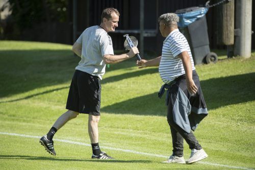 Trainer Thomas Janeschitz und sein Team testen heute in Memmingen. Shour