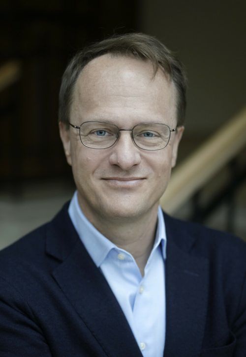 Univ. Prof. Markus Hengstschläger lädt zum ersten „Impact Lech“ mit dem Leitthema „Energiekompetenz“. Bioethikkommission