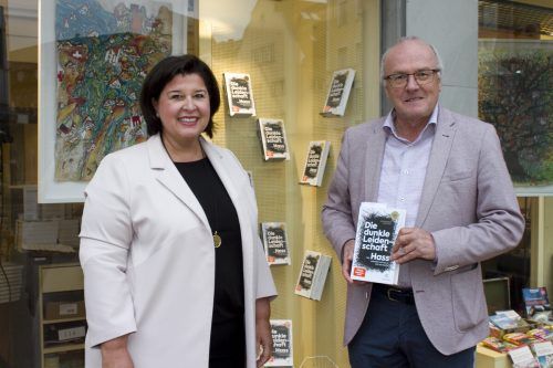 Verena Brunner-Loss und Autor Reinhard Haller luden zur Buchpräsenation nach Bregenz.