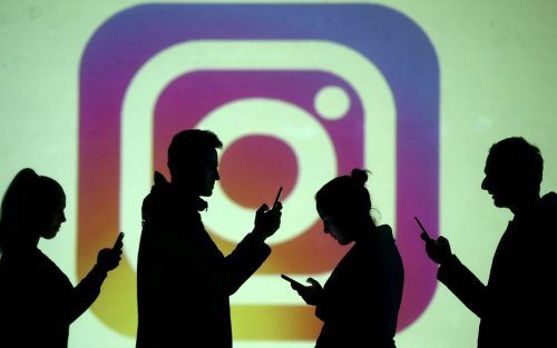 Viele Menschen fühlen sich laut Umfrage abhängig von sozialen Medien.  ap