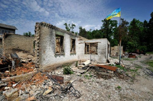 Vielerorts in der Ukraine zeigt sich ein Bild der Zerstörung.  AP, AFP