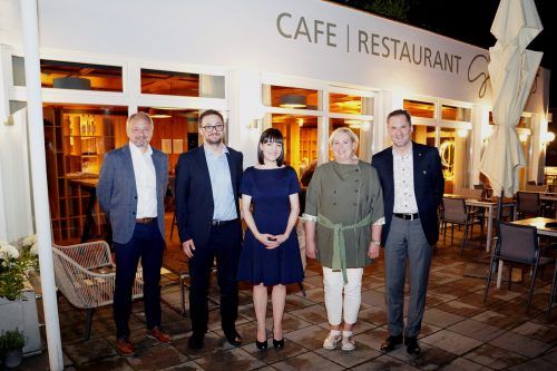 Vizepräsident Tino Zylla, Past-Präsident Mathias Bertsch und Bettina Bertsch, Andrea Beck und Neo-Präsident Thomas Beck. Lions Club Bludenz
