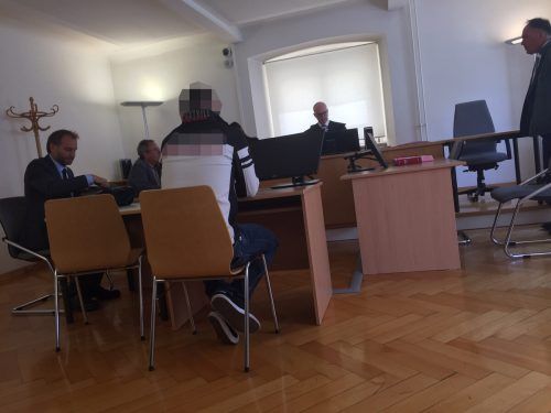 Vom Unglück noch immer tief betroffen: der junge Angeklagte bei der Verhandlung am Bezirksgericht Bregenz.  vn/gs