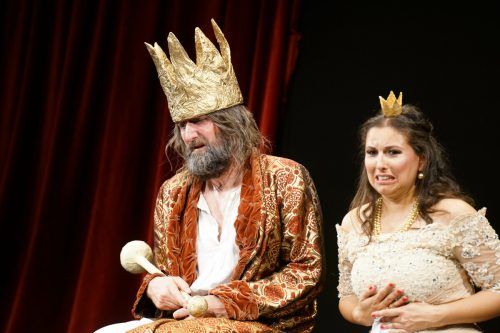 Walter Gmeiner als König und Katharina Amann als Königin Marie.  ludwig berchtold