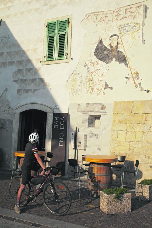 Wer dem Radweg Giro del Vino 50 entlang fährt, findet genügend Möglichkeiten um einzukehren. www.isittrentino.info (2)