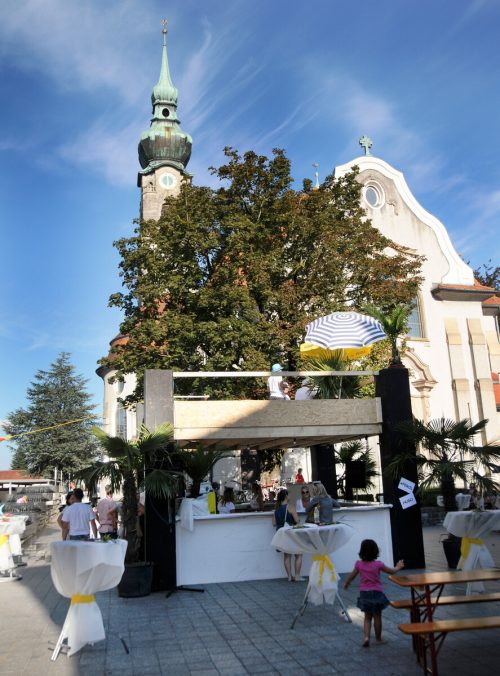 Wie in Vor-Coronazeiten wird in Höchst im Sommer wieder gefeiert. ajk