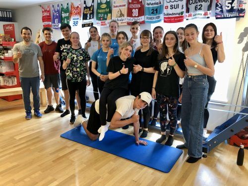 Zwei Oberstufenklassen des Bludenzer Gymnasiums konnten in den Beruf des Physiotherapeuten hineinschnuppern. BG Bludenz