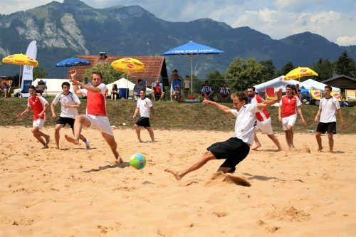 Ab 11 Uhr kämpfen in Nofels zehn Teams um den Sandkönig-Titel. TAY