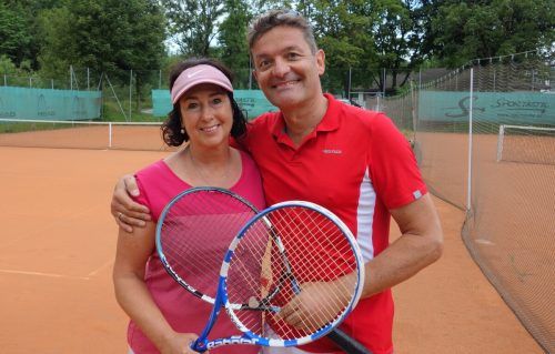 Angelika Fertschnig und Claus Brändle unterstützten die Aktion.