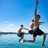 Algen sorgen für Karibikflair am See