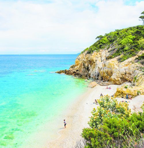 Bei einer Rundfahrt um die Insel Elba kommt man immer wieder an wunderschönen Stränden vorbei. Shutterstock (5)
