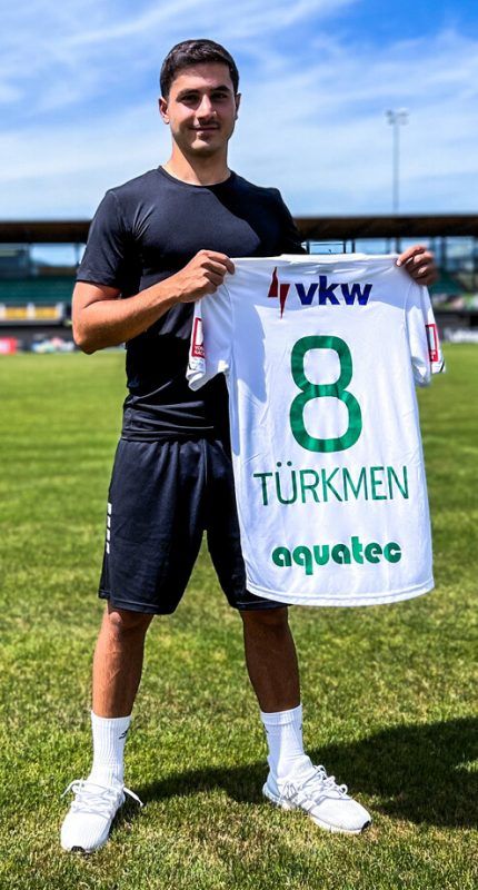 Cem Türkmen trägt ein weiteres Jahr das Dress von Austria Lustenau. SCA