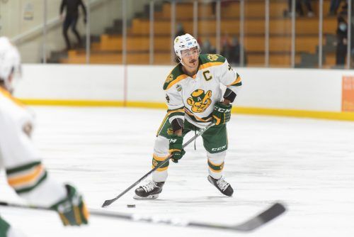 Clayton Kirichenko, Kapitän der Golden Bears Alberta, unterschrieb bei den Pioneers Vorarlber seinen ersten Profivertrag. gb