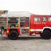 Modernes Löschfahrzeug für Feuerwehr Hard