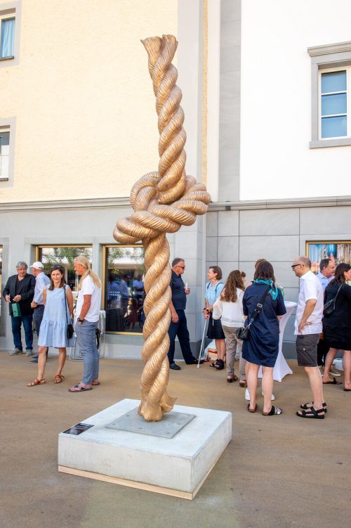 "Der Bregenzer Knoten" als Blickfang am Leutbühel.