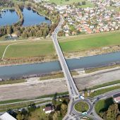 Brücke über Rhein wird angehoben