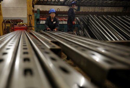 Die Erwartungen der Metallindustrie für die nächsten sechs Monate sind sehr pessimistisch. Reuters