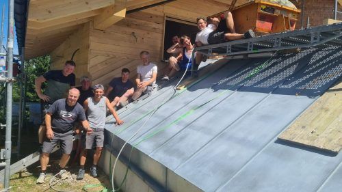 Die gesamte WSV-Familie packt mit an, um ihr „Zuhause“– die Fritz-Stütler-Hütte – auf Vordermann zu bringen.  