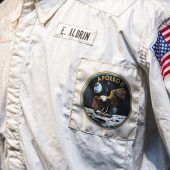 „Apollo 11“-Jacke von Aldrin für 2,8 Millionen Dollar versteigert