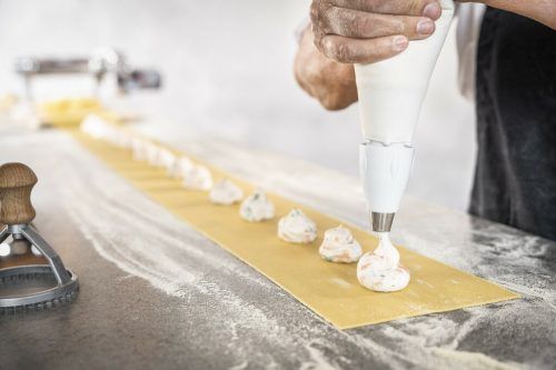 Die Teigtaschen und Knödel werden aus regionalen Biozutaten gefertigt.
