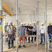 Letzte Arbeiten an Erdgeschoß und Turnhalle