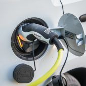 Vorarlberger fahren auf E-Autos ab