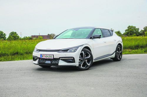 Eine Attraktion in Ausformung und Auftritt: Der Kia EV6 stellt sich als hochspannender Stromspender zur Schau. Vn/Paulitsch