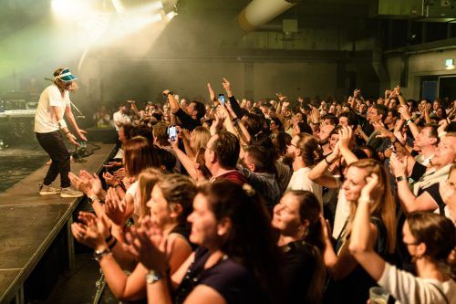 Fast schon ein Kompliment: Die Sportfreunde Stiller eröffneten das Poolbar-Festival 2022. Poolbar/Rhomberg
