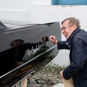 Wie der Cadillac aufs Dach kommt