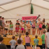 Bühnenspektakel bei Kinderfestival