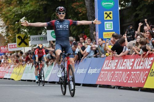 Geraint Thomas ließ Jan Tratnik im Sprint keine Chance. gepa