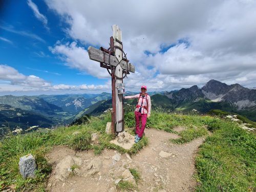 Gipfel Nr. 3: Das Zafernhorn mit Blick in den Bregenzerwald.  VN/JUN