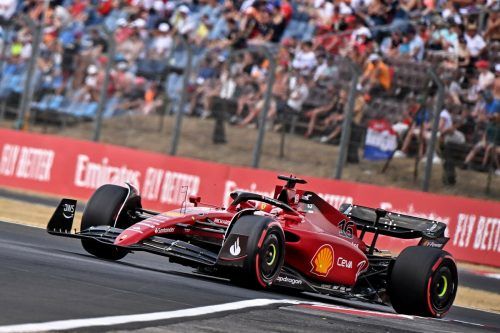 In der Hitze von Budapest war Charles Leclerc am ersten Trainingstag nicht zu biegen. ap