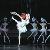 Marionettenoper lässt die Puppen tanzen