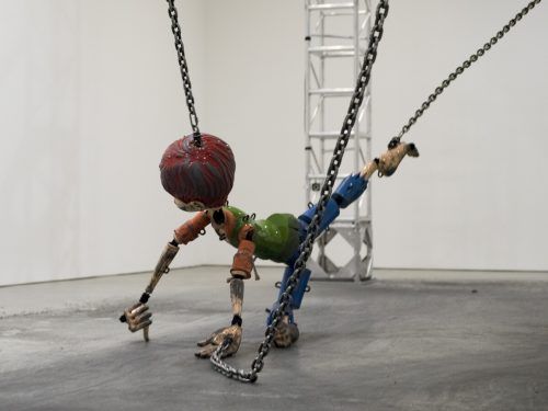 Jordan Wolfson stellt ab heute seine provokanten Arbeiten im KUB aus. Wolfson Colored sculpture/dan bradica