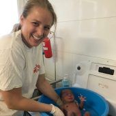 Babyfreuden inmitten von Krieg und Krisen