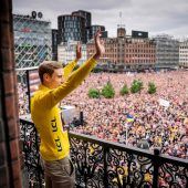 Frenetischer Empfang für Tour-Sieger