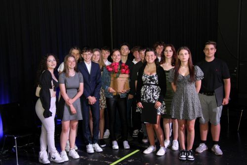 Lehrerin Laura Steiner mit ihrer Klasse 4c. chf/3