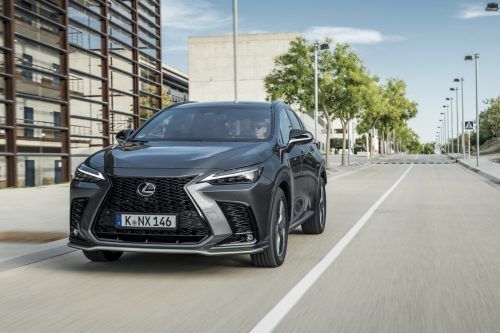 Lexus NX 450h+ E-Four: Mit dem Kompakt-SUV bietet die Toyota-Edeltochter erstmals einen aufladbaren Hybrid (PHEV). Der Preis: ab 59.950 Euro.