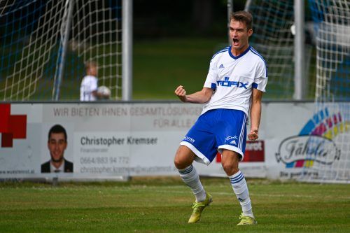 Marco Wieser tritt wieder im Dress seines Heimatvereins SC Röthis auf und will bereits heute im Derby gegen die Altachs Juniors für Treffer sorgen.  lerch