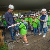 Die Bautrupps übernehmen die Schule