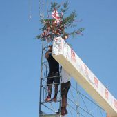 Lohma mit Firstbaum geschmückt
