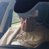 Papst reist trotz Knieschmerzen nach Kanada