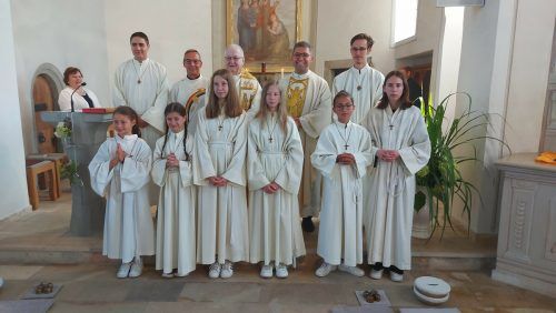 Pfarrer Herbert Böhler fungierte als Co-Zelebrant bei seinem eigenen Priesterjubiläum, das nun nachgefeiert wurde. mst