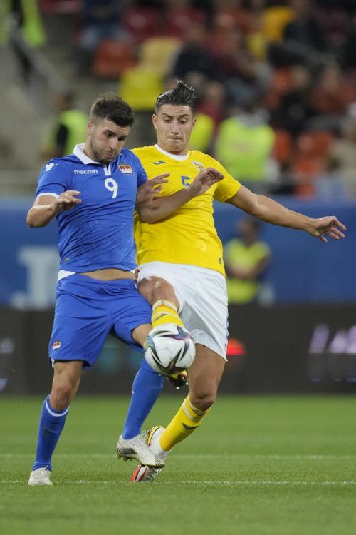 Ridvan Kardesoglu (l.) beim Länderspiel gegen Rumänien. ap