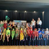 Kindergartenkinder bezaubern mit Aufführung