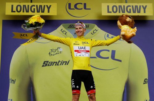Titelverteidiger Pogacar schlüpfte in sein Lieblingstrikot bei der Tour de France. APA