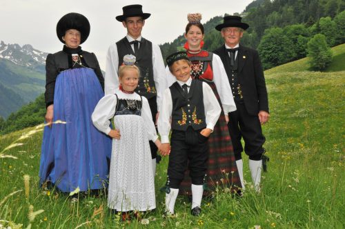 Traditionsvereine haben es in der Regel auf dem Land und in den Talschaften leichter. Durch den Nachwuchs haben die Vereine auch ein niedriges Durchschnittsalter. Trachtenverband