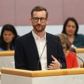 Neos fordern kostenfreie Kinderbetreuung