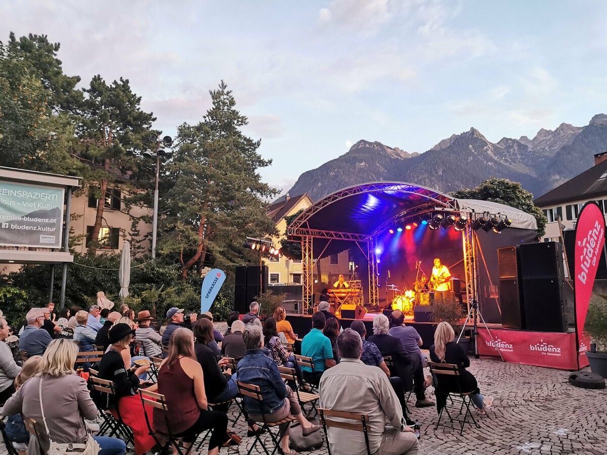 Der Vorplatz der Remise wird am letzten Augustwochenende wieder zum musikalischen Hotspot der Jazz-Szene. Stadt Bludenz
